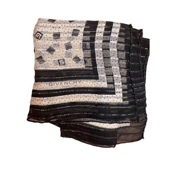 Givenchy silk scarf ✨Authentic✨ Vintage - Picture 1 of 4